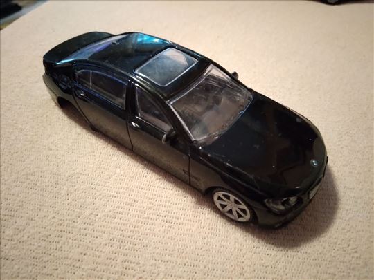 Rastar BMW 750 LI, 1:24,Kina, nekompletan,za delov