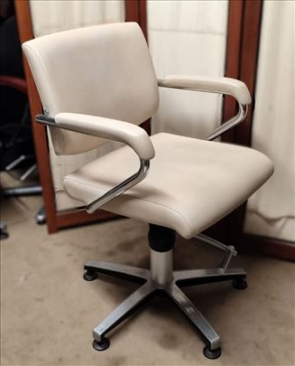 Frizerska stolica "Welonda White" hidraulična