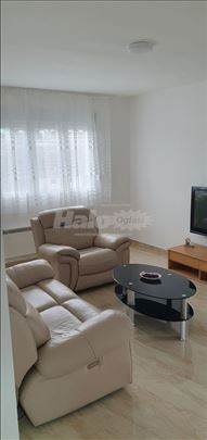 Izdajem trosoban stan u mirnom delu Visnjicke banj