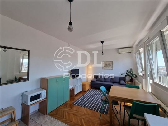 Odličan 2.5 stan u centru sa terasom ID#2522