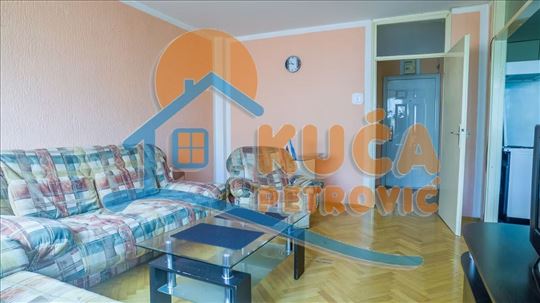 Izdaje se stan na Bulevaru Nemanjića
