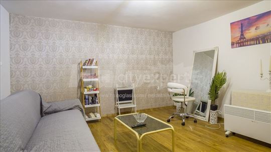Izdajem stan u centru,40m2,jednosoban.