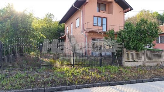 Lokal na Izdavanje u Ivankovac/Paljane