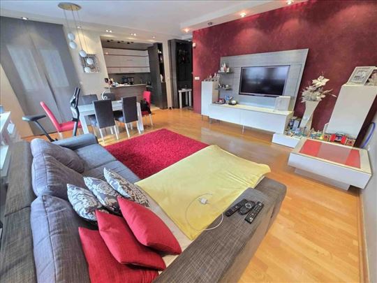 Lux stan, namešten, garažno mesto ID#818257