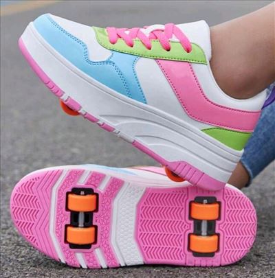 Patike sa točkićima pink/green/blue, ima brojeva