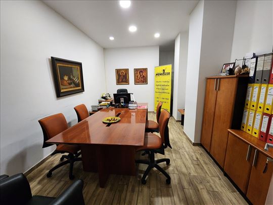 Strogi centar, poslovni prostor 315m2, investicija