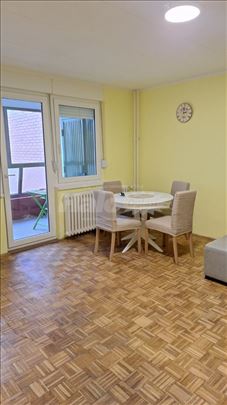 Izdajem renoviran, namešten,dvosoban stan