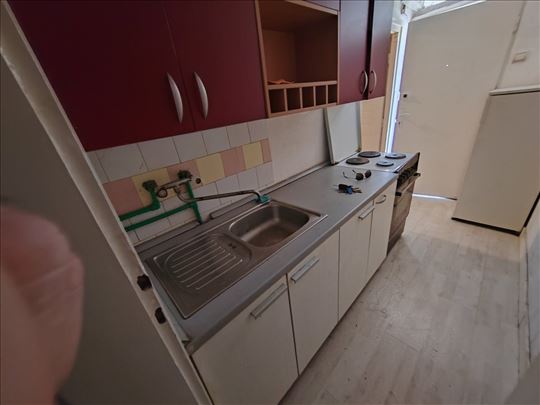 Kuhinja cela 2m