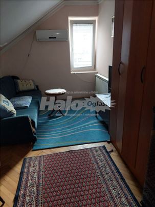 Lep dvosoban stan na Banjici,odlična lokacija