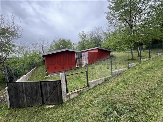 Retka ponuda! Odličan plac 401m2, sa objektom, izn