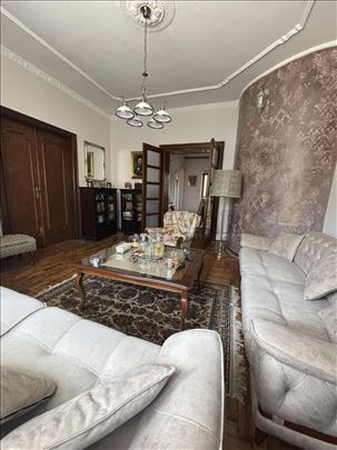 Salonski stan 135m2 na Paliluli