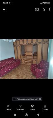 2 troseda fotelju vitrinu šporet