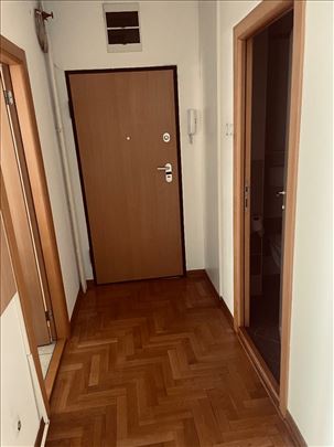 Arena, 3,0, 80,lodja, 4/4, uknjizen, useljiv
