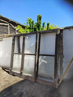 Garažna izlog sa tri vrate 263x220