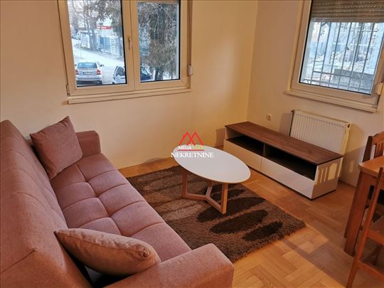 Jednoiposoban stan - 38m2 - Adamovićevo naselje