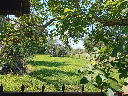 Kuća, uknjižena, može kredit 176m2 /plac 2739 m2