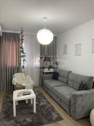 1.5 opremljen stan sa garažnim mestom