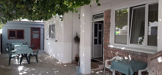 Budva - sobe i apartmani - 300 m od mora