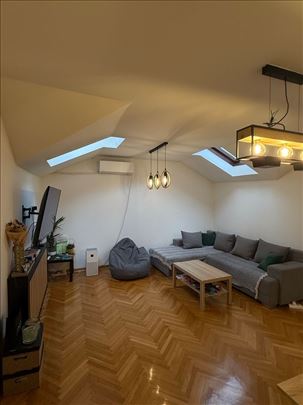 Trosoban stan u Strahinica Bana 68m2 