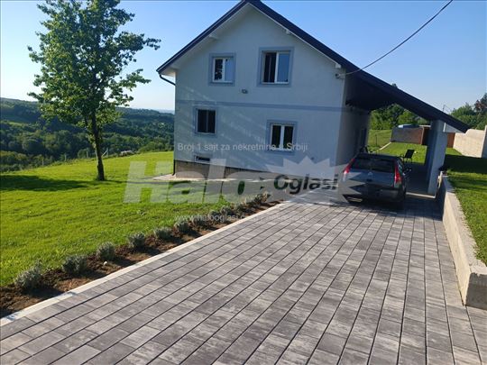 50 ari zemlje i nova kuća – samo 50 km od Beograd