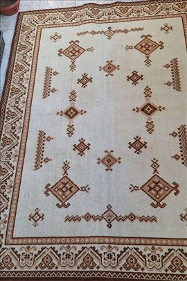 Tepih dimenzija 225x165 cm