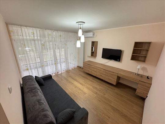 Dvosoban,55m2,prvi sprat,renoviran,lux