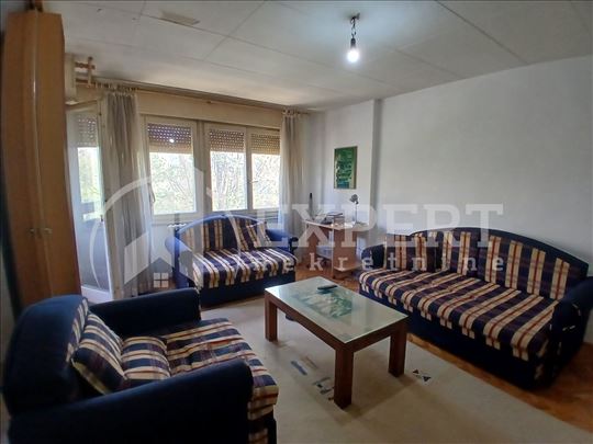Izdaje se trosoban stan pored pijace Boško Buha, 6