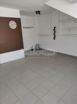Lokal/kancelaijski prostor u pasažu u Bulevaru