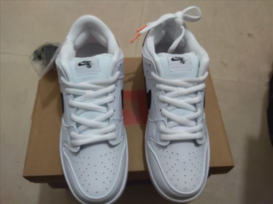 Nike SB Dunk Low Black white 