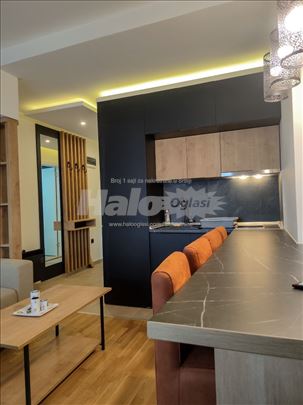 Prodajem apartman na Kopaoniku u zgradi sa bazenom
