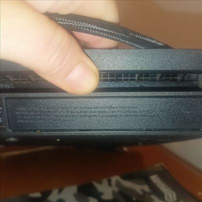 Sony PlayStation 4 slim 