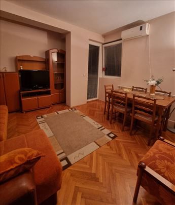 Garsonjera na Keju