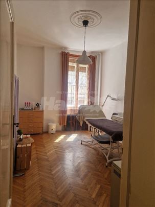 Izdajem sobu u okviru kozmetickog salona