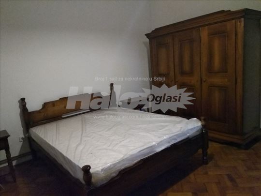 Izdajem trosoban stan na Vracaru