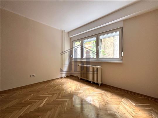 Kancelarijski prostor za izadavanje, 27 marta, 80 