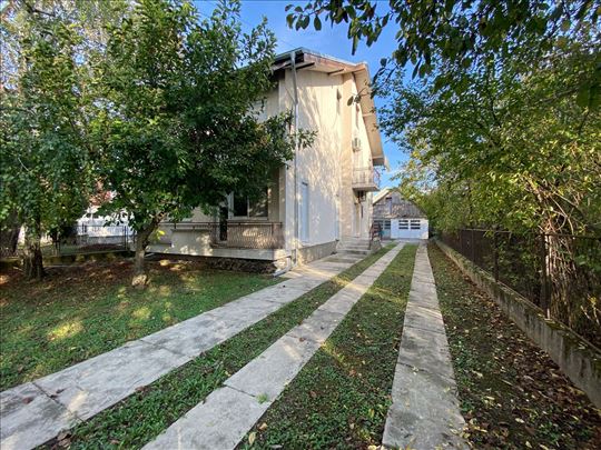 Porodična kuća 248m²+27m²