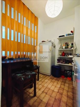 Prve pruge 30 m2 7/7 iznad stana je tavan