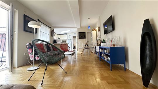Sunčan i miran stan kod Skupštine,ID2328