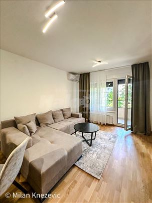 Vračar – dvosoban stan + garaža, neuseljavan
