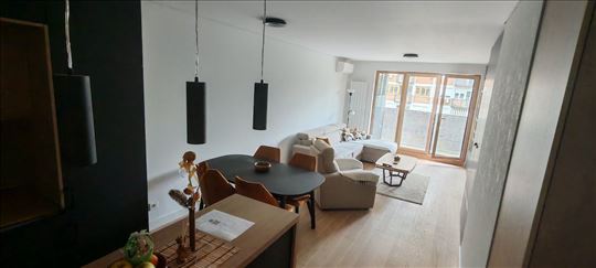 2.0, 68m2, Kennedy residence, namešten, garaža