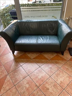 Dva dvoseda i fotelja boks koza 