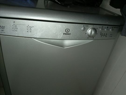 Indesit DFG 262 mašina za pranje sudova