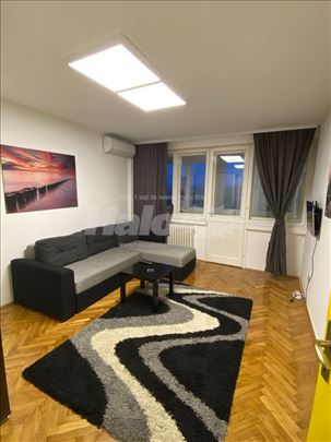 Izadne namestenu garsonjeru