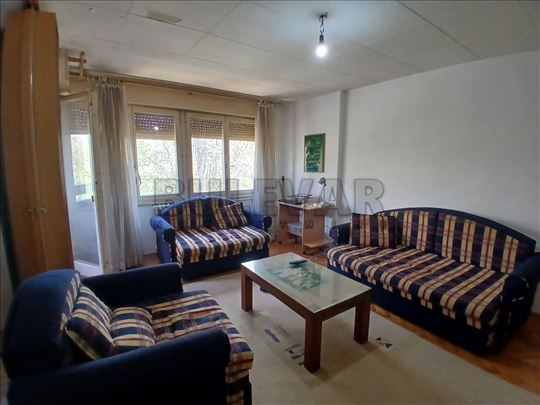 Izdaje se trosoban stan pored pijace Boško Buha, 6