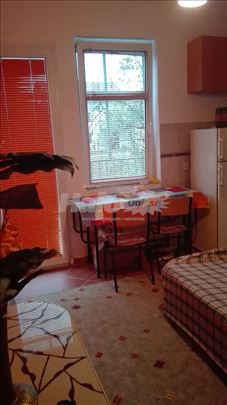 Kotez garsonjera centar bus 100mSkroz Dobra Pekara
