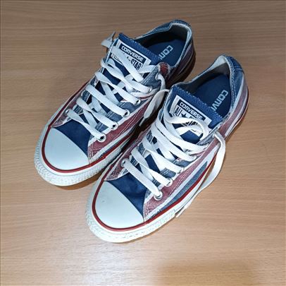 Razna obuća i odeća