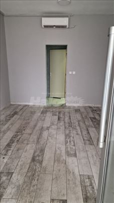 Lokal u centru Borče