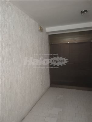 Lokal u TC: 14.10m2 u centru Kragujevca