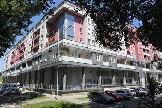 Lux trosoban stan 99m2,na 14km od centra Beograda 