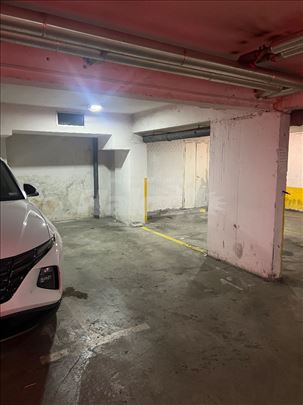 Parking mesto kod masinskog fakulteta
